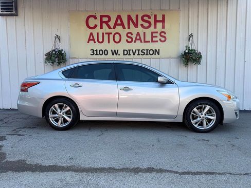 Used 2014 Nissan Altima 2.5 SV FWD image 5