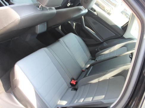 Used 2025 Volkswagen Jetta SE FWD image 17
