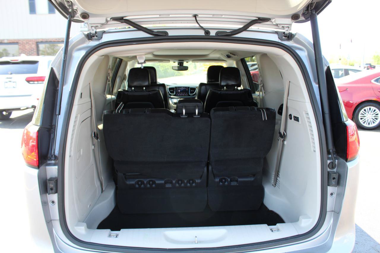 Used 2019 Chrysler Pacifica Limited FWD image 14