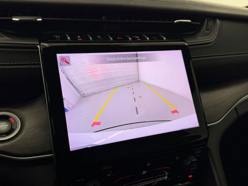 Used 2024 Jeep Grand Cherokee L Limited image 29