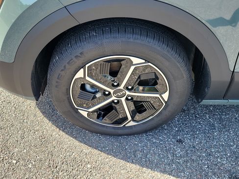Certified 2025 Kia Niro EX FWD image 37