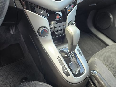 Used 2016 Chevrolet Cruze LT w/ Technology Package FWD image 23