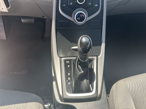 Used 2015 Hyundai Elantra SE FWD image 14