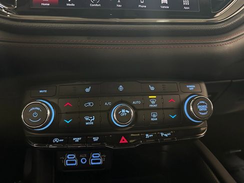 Certified 2025 Dodge Durango GT image 27