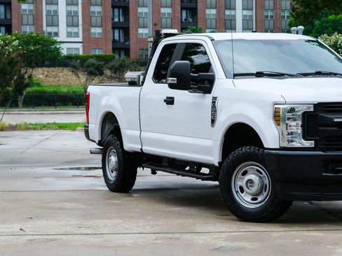 Used 2019 Ford F250 XL w/ Power Equipment Group AWD/4WD image 2