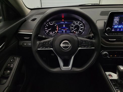 Used 2024 Nissan Altima 2.5 SV FWD image 22