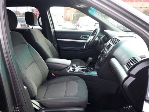 Used 2017 Ford Explorer XLT AWD/4WD image 9