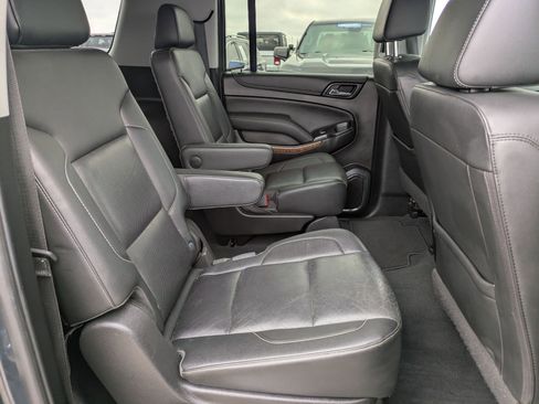 Used 2019 Chevrolet Suburban Premier image 24
