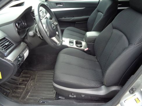 Used 2010 Subaru Outback 2.5i Premium image 21