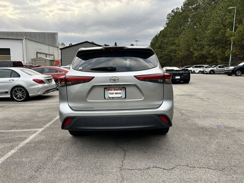 Used 2023 Toyota Highlander L image 3