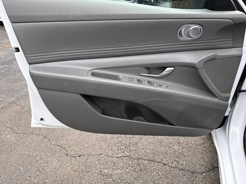 Used 2025 Hyundai Elantra SEL image 13