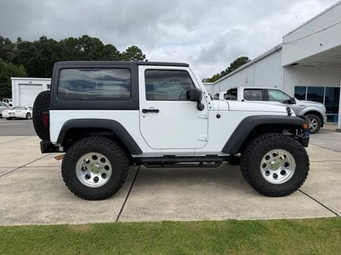 Used 2018 Jeep Wrangler Sport AWD/4WD image 2