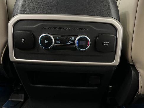 Used 2024 Ford Expedition XLT image 36