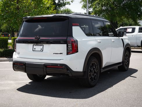 Used 2025 Nissan Armada PRO-4X AWD/4WD image 10