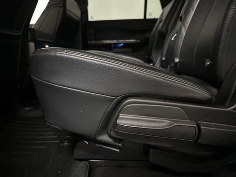 Used 2019 Ford Expedition XLT w/ Equipment Group 202A AWD/4WD image 51