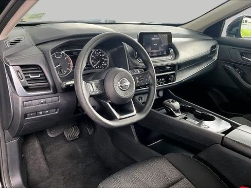 Certified 2024 Nissan Rogue SV FWD image 17