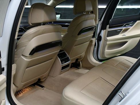 Used 2016 BMW 750i RWD image 41