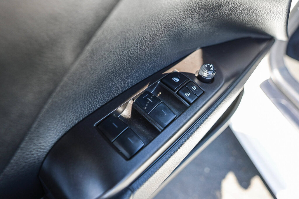 Used 2023 Toyota Camry SE FWD image 9