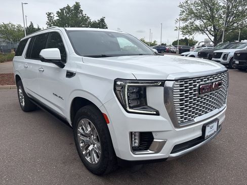 Used 2022 GMC Yukon XL Denali AWD/4WD image 7