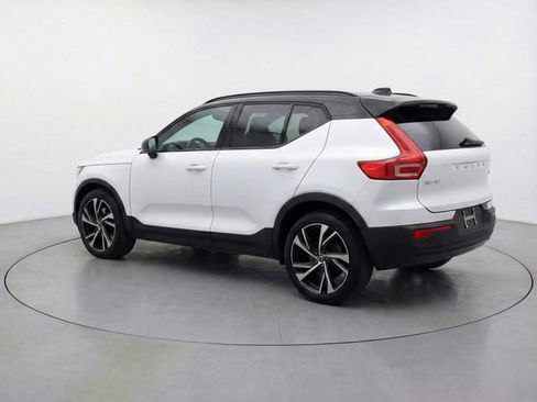 Used 2021 Volvo XC40 T5 R-Design w/ Protection Package Premier image 32
