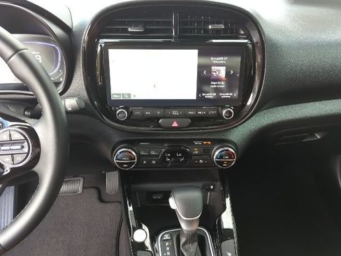 Used 2025 Kia Soul EX FWD image 9