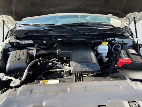 Used 2022 RAM 1500 Tradesman w/ Chrome Appearance Group image 32