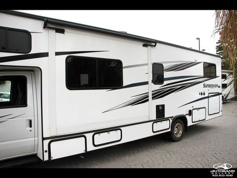 Used 2022 Ford E-450 and Econoline 450 Super Duty w/ Motorhome Prep Package image 6