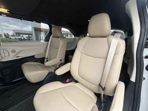 Used 2021 Toyota Sienna XLE w/ XLE Plus Package FWD image 20