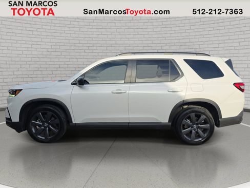 Used 2025 Honda Pilot Sport image 9