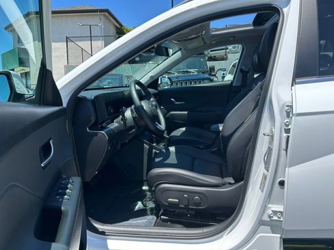 Used 2024 Hyundai Kona Limited FWD image 11