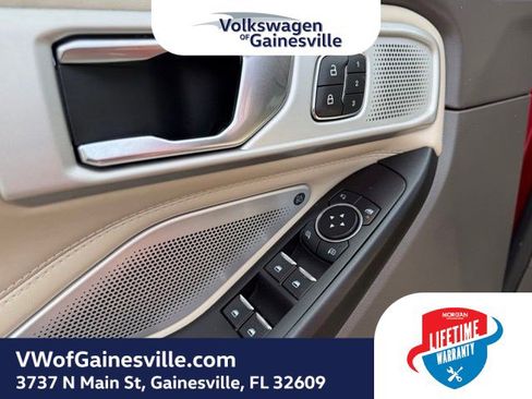 Used 2020 Ford Explorer Platinum w/ Premium Technology Package AWD/4WD image 19