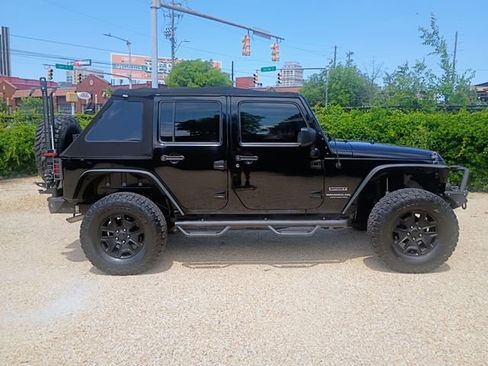 Used 2015 Jeep Wrangler Unlimited Sport w/ Quick Order Package 24S AWD/4WD image 13