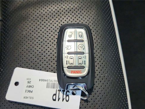 Used 2026 Chrysler Pacifica Limited FWD image 24