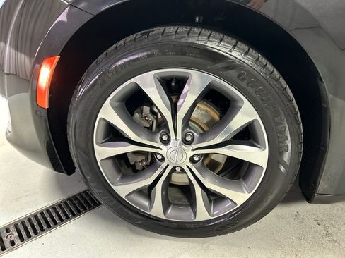 Used 2017 Chrysler Pacifica Limited FWD image 9