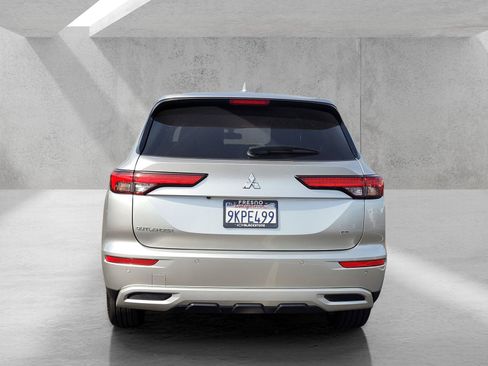 Used 2024 Mitsubishi Outlander SE image 5