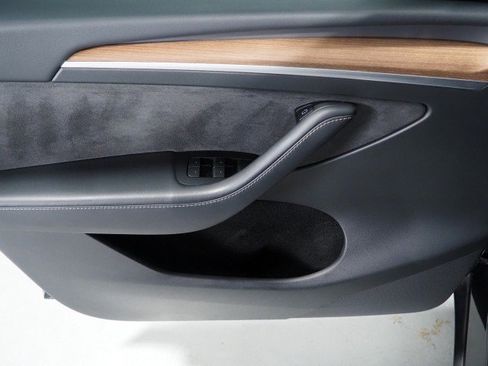 Used 2024 Tesla Model Y 2WD image 55