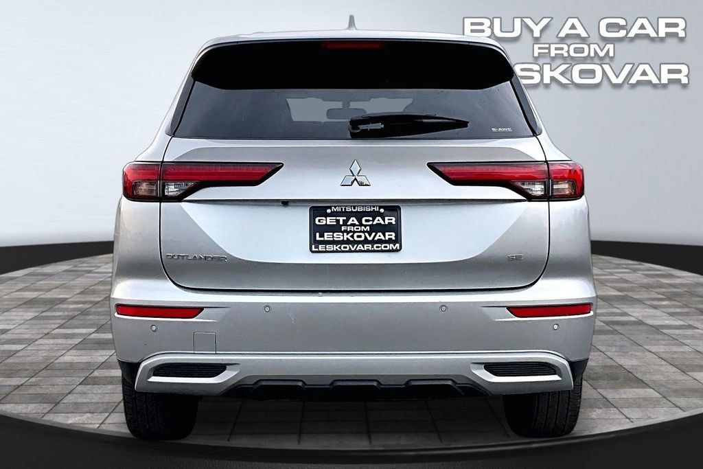 Used 2024 Mitsubishi Outlander SE AWD/4WD image 4