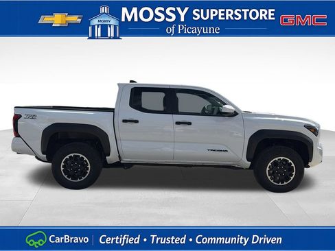 Used 2025 Toyota Tacoma TRD Off-Road AWD/4WD image 8