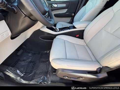 Used 2024 Volvo XC40 B5 Plus w/ Protection Package Premier image 18