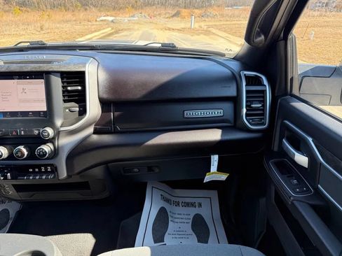 Used 2024 RAM 2500 Big Horn AWD/4WD image 35