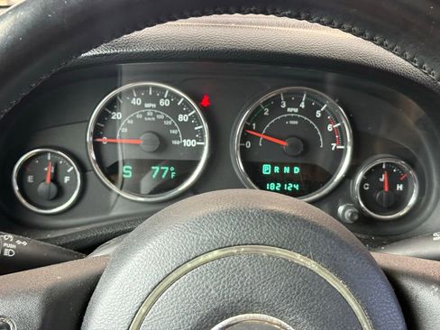 Used 2011 Jeep Wrangler Unlimited Rubicon w/ Connectivity Group image 15