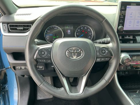 Used 2022 Toyota RAV4 SE w/ Convenience Package image 9