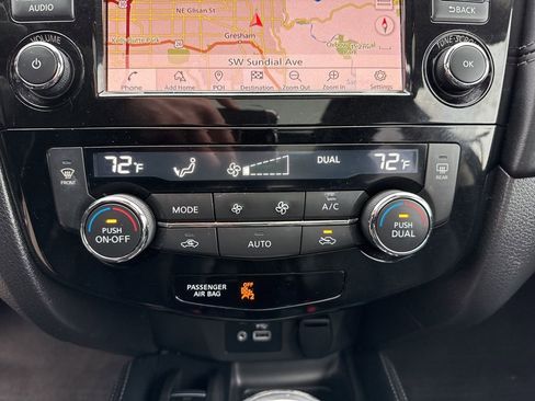 Used 2018 Nissan Rogue SL w/ Premium Package image 15