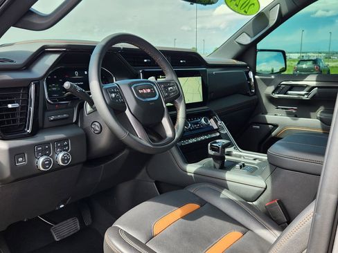 Used 2025 GMC Sierra 1500 AT4 w/ AT4 Premium Package AWD/4WD image 7