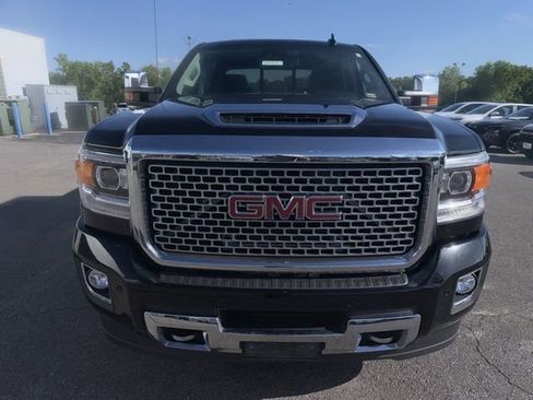 Used 2017 GMC Sierra 2500 Denali w/ Duramax Plus Package AWD/4WD image 5