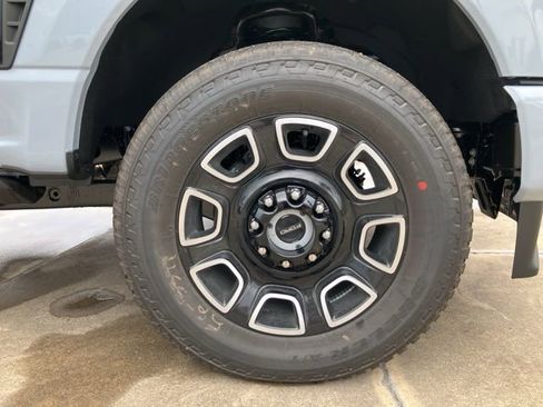 New 2025 Ford F250 Platinum image 9