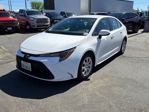 Used 2020 Toyota Corolla LE image 1