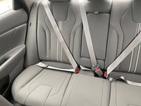 Used 2025 Hyundai Elantra SEL image 39