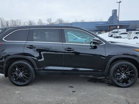 Used 2019 Toyota Highlander SE image 18
