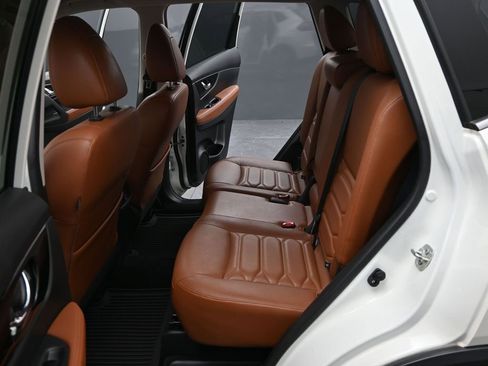 Used 2018 Nissan Rogue SL w/ Premium Package image 17